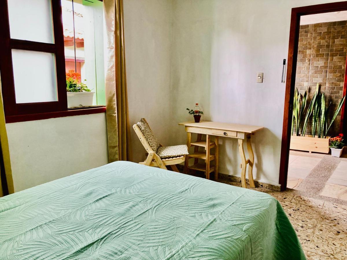 Alhambra Hotel - ซานกริสโตบัล เด ลาสกาซาส ภายนอก รูปภาพ