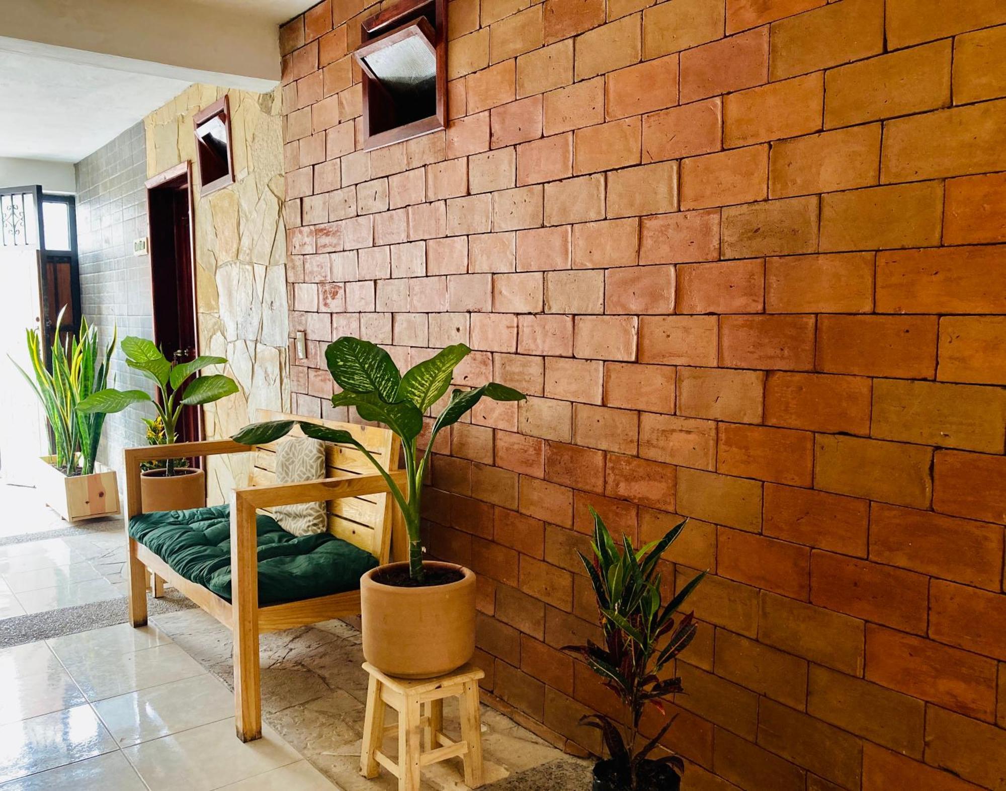Alhambra Hotel - ซานกริสโตบัล เด ลาสกาซาส ภายนอก รูปภาพ