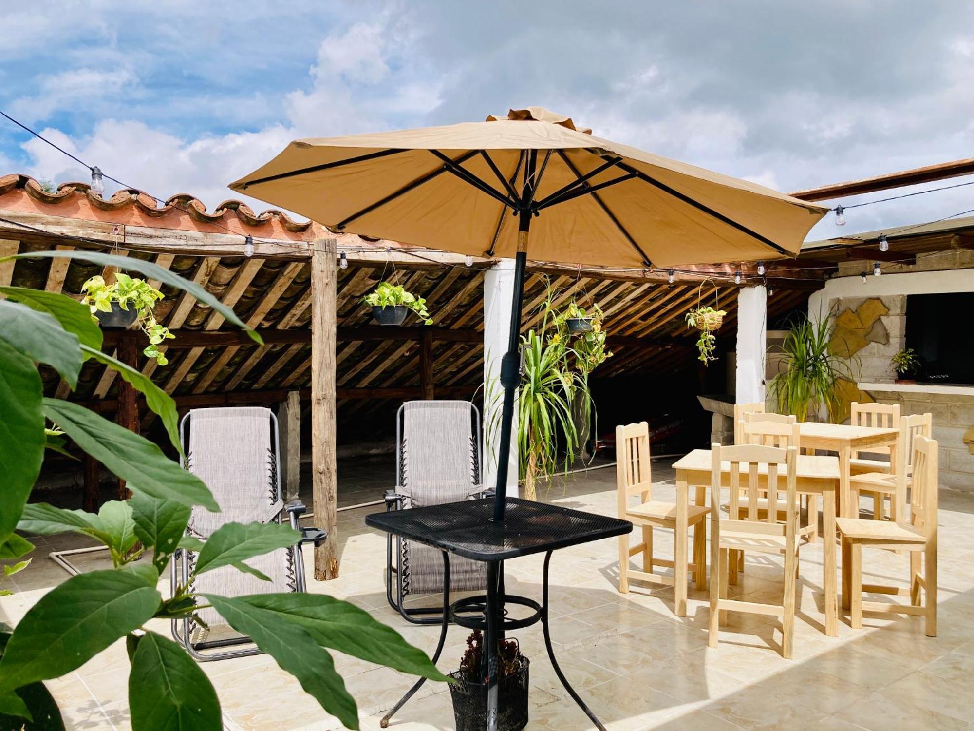 Alhambra Hotel - ซานกริสโตบัล เด ลาสกาซาส ภายนอก รูปภาพ